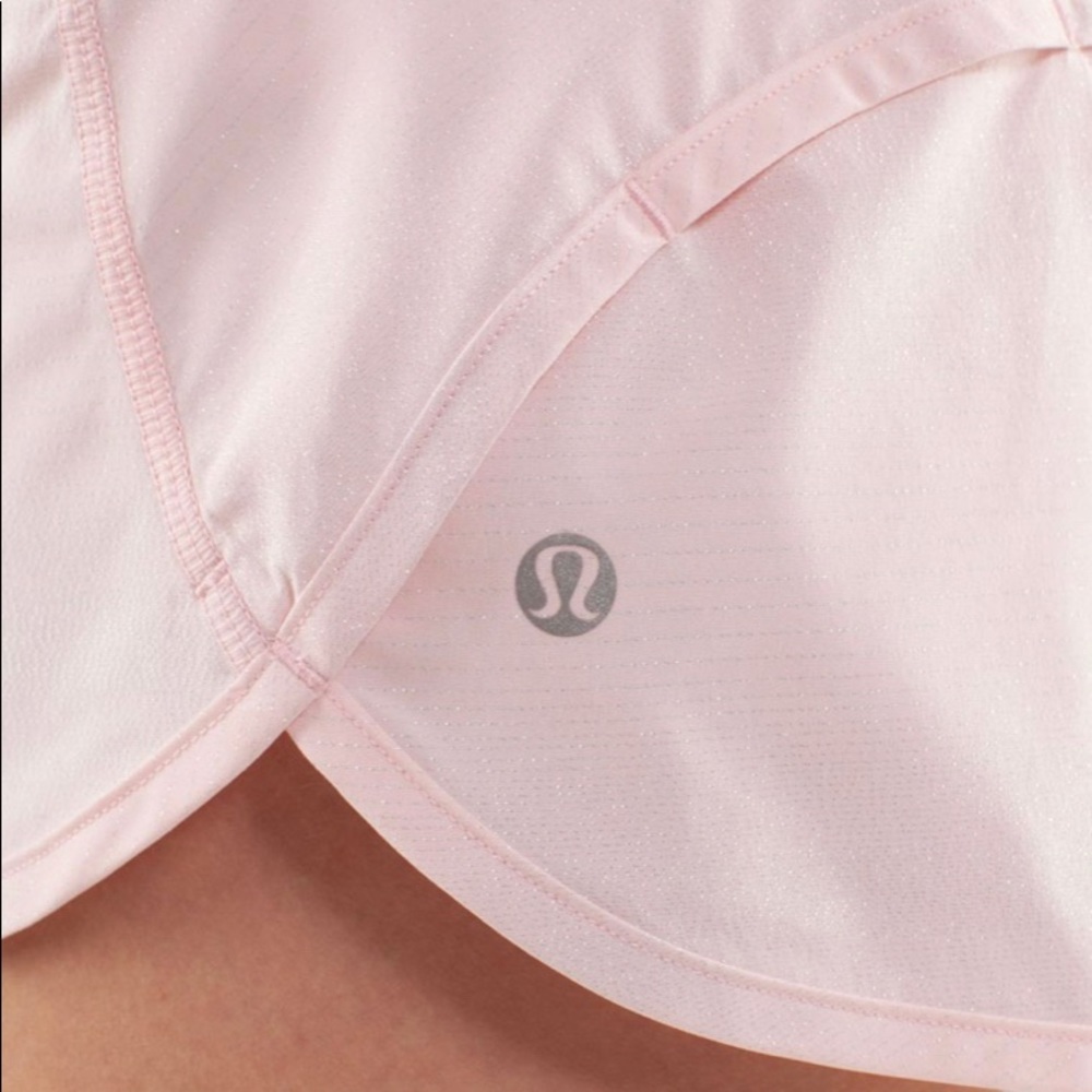 EUC lululemon blush quartz speed shorts size 6